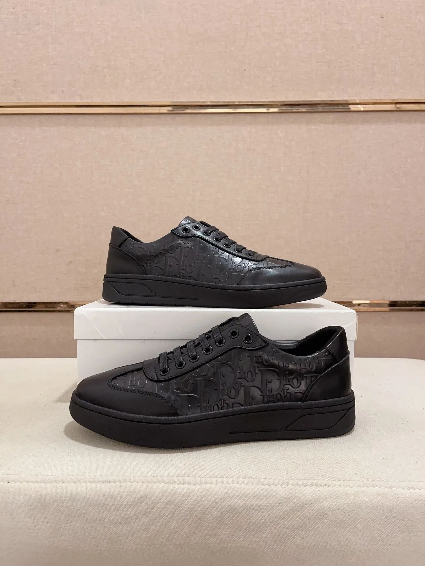Men's shoes 💰: 400💰 [Dior·Dior] New casual sports style men's shoes, new spring and summer design, perfect workmanship, lace-up lazy style to create wardrobe quality, upper: imported first-layer cowhide, sheepskin lining is soft and comfortable, ultra-light TPU wear-resistant outsole, simple, versatile fashion men's shoes, excellent color code number 38--44 (45 is custom-made and non-returnable